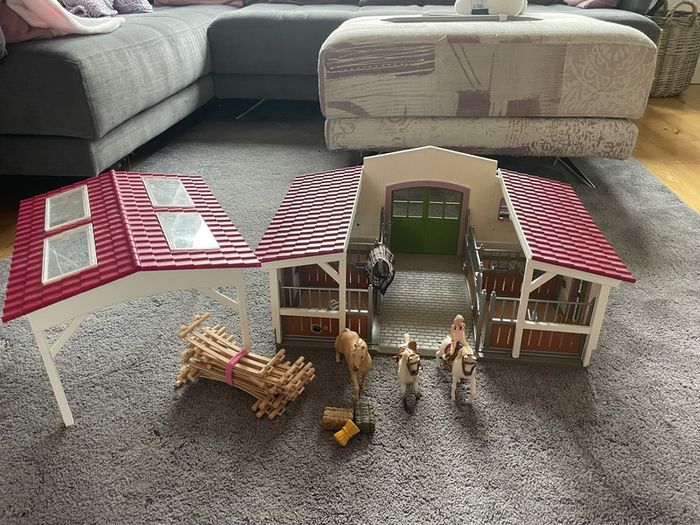 schleich stables