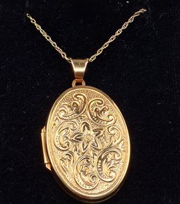 Vintage 9ct yellow gold locket necklace