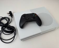 Xbox One S 1Tb with controller (stick drift)
