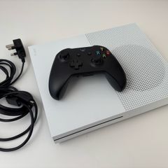 Xbox One S 1TB + Controller (stick drift)