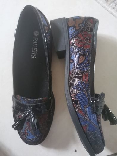Ladies shoes size 38