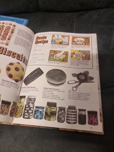 4 vintage Blue Peter annuals job lot.