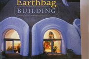 Earthbag Building / Kaki Hunter &amp; Donald Kiffmeyer / 2019