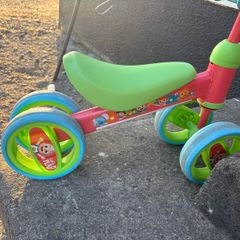 Cocomelon bobble ride on used a Handful of times but in perfect condition