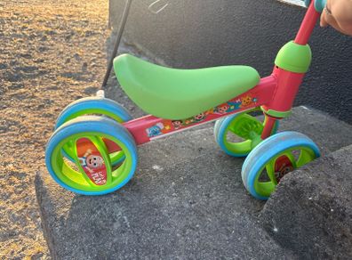 Cocomelon bobble ride on used a Handful of times but in perfect condition