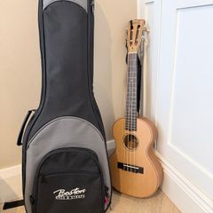 Concert Ukulele with strap & Boston case