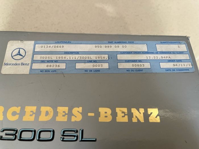 Mercedes 300 SL Gullwing extremely rare Dealer Model 1/18