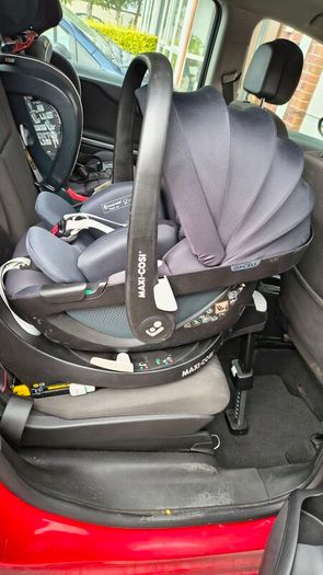 maxi Cosi pearl 360 car seat and base