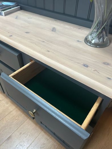 kitchen dresser / cabinet