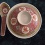 Vintage Jingdezhen Mun Shou Longevity Porcelain Rice Bowl Set, Red Famille Rose, 1960s/70s Image 3