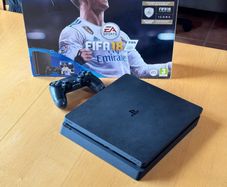 Playstation 4 slim 500GB Boxed