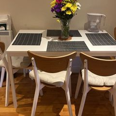 extendable table and 4 chairs