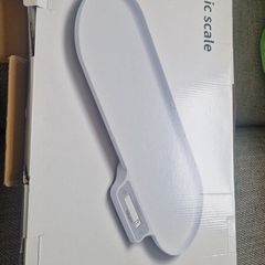 Electronic baby weighing scales