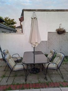 garden table and chairs