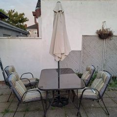 garden table and chairs