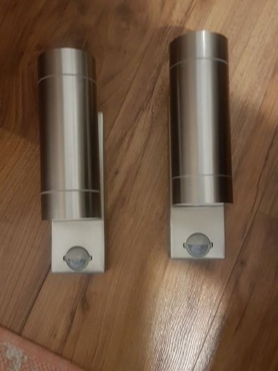Light pir sensor 25 euro each(including bulbs) 2 available