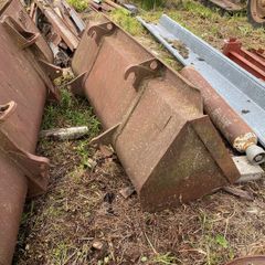 7' 6" Tighe loader bucket, jcb brackets