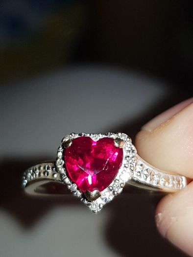 9 ct  gold ring Rubies and diamonds