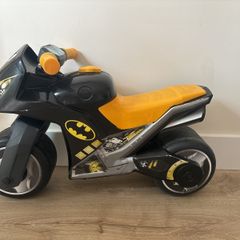 Molto Batman ride on