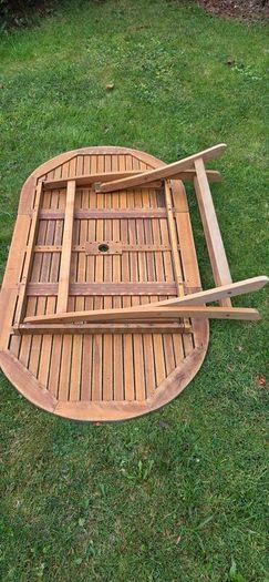 Garde Table and 4 Chairs