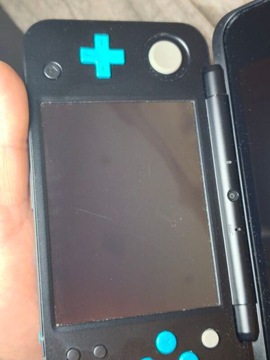 nintendo new 2ds xl with 4 games ,R buttons is not responding