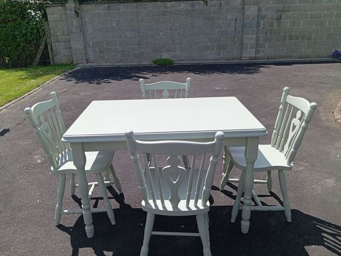 Reduced To sell country style table and chairs