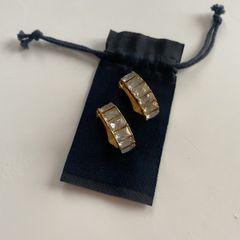 Beautiful Crystal and Goldtone Vintage Clip on Earrings