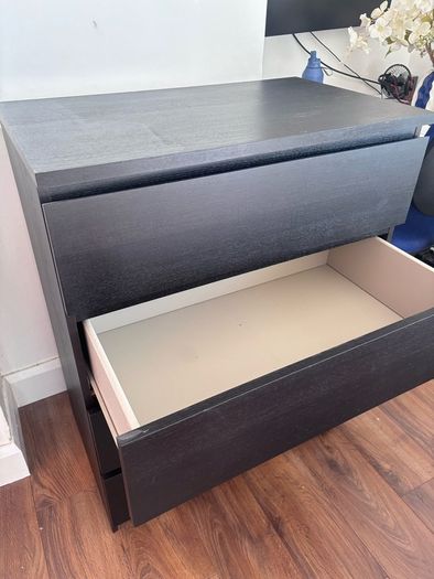 Chest of drawer