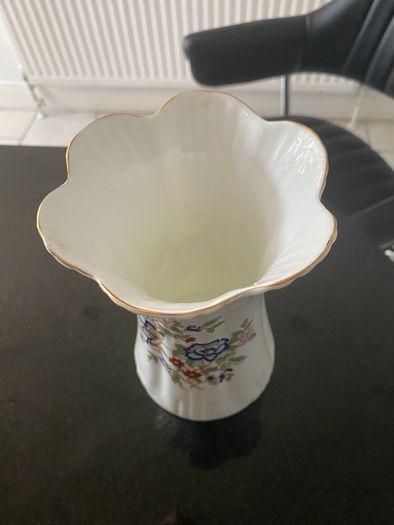 Royal Tara 7.5 inch vase