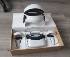 Meta Quest 2 (128GB) with comfort strap