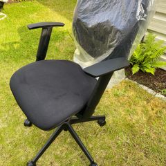 adjustable office chair (black)