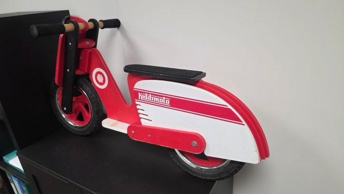 Kiddimoto Vespa balance bike