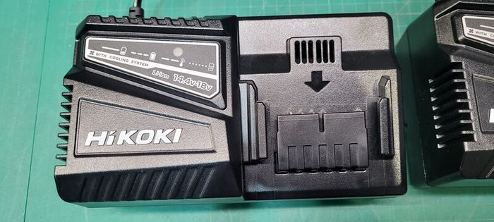 Hikoki 14.4-18v UC18YFSL Battery Charger