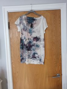 Miss Selfridge Long  Top.  S.14.  B.N.W.T