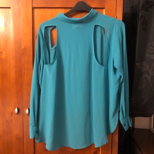 ALL PRICES REDUCED- Genuine MinkPink Turqouise blouse