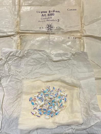 Vintage Corona Art 5200 Chalkwhite Aurorea Boreale Beads
