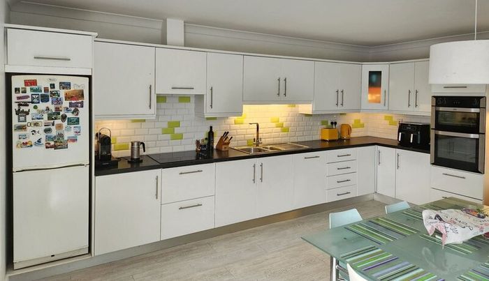 Modern White Gloss Kitchen