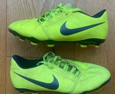 Kids Football Boots. Nike Phantom VNM FG. Discontinued. Size UK 3.5
