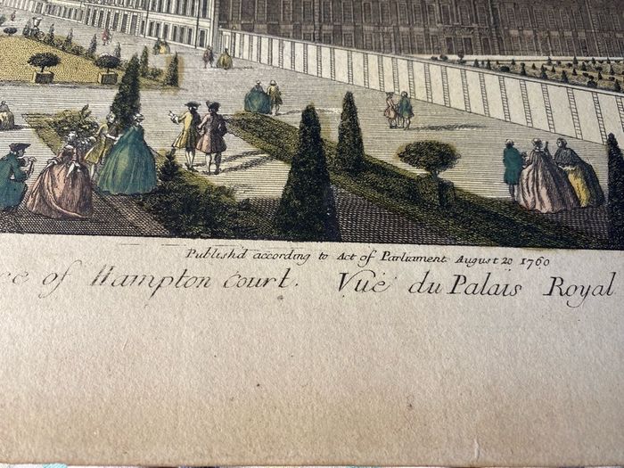 This print is an 18th-century hand-coloured copperplate engraving depicting "A View of the Royal Palace of Hampton Court / Vue du Palais Royal de Hampton Court"