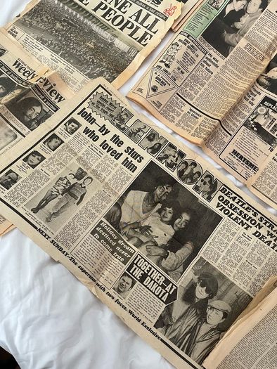 7x John Lennon Beatles death newspapers