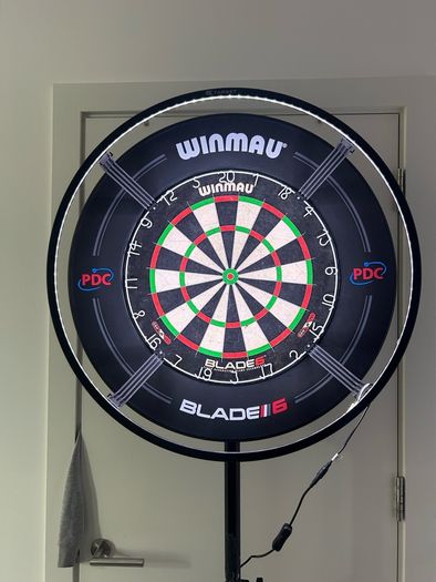 Winmau Blade 6 Dart board, surround and light set