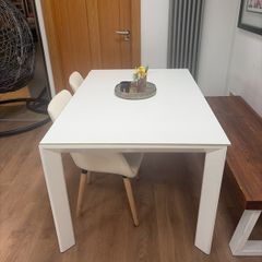 White extendable dining table