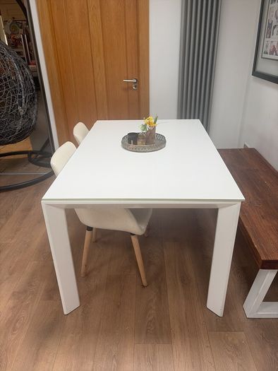 White extendable dining table