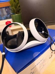 Mint Condition PS VR2 + Controller Charging Station