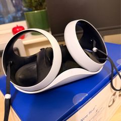 Mint Condition PS VR2 + Controller Charging Station
