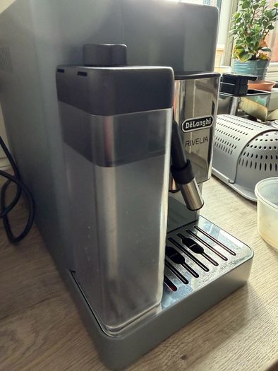 De longhi Rivelia coffee machine