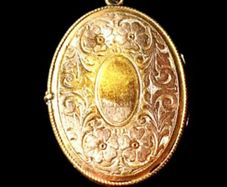 Large Antique Victorian 15ct Gold Engraved Locket