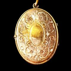 Large Antique Victorian 15ct Gold Engraved Locket