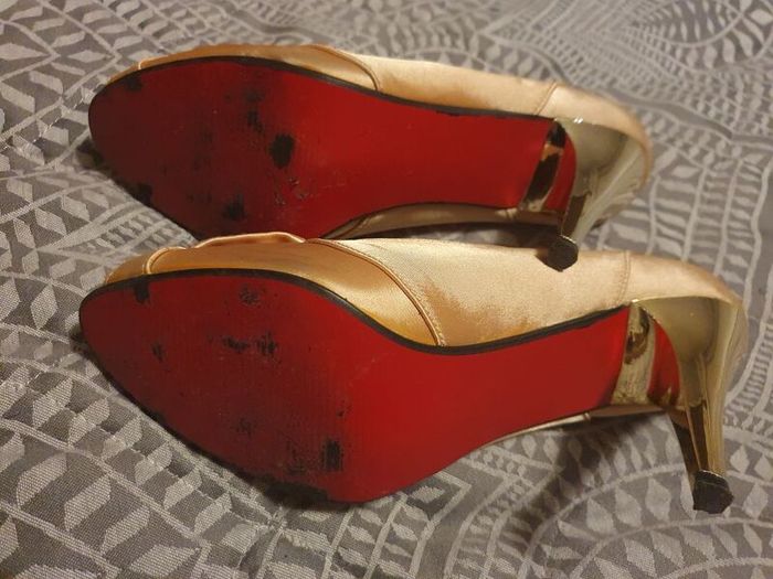Diamond bow gold peep toe heels