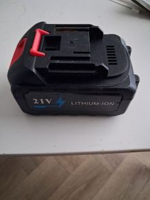 2 x Lithium 21v Batteries